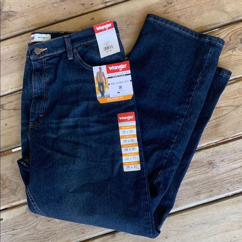NWT Wrangler Five Star Relaxed Fit Jeans – 38x30